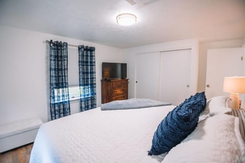 Grandma's Place - Steps from Downtown Sugarcreek House in Ohio