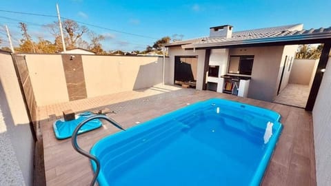 Day, Spa and wellness centre/facilities, Pool view, Swimming pool, sunbed