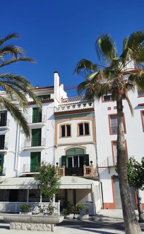 Property building, Day