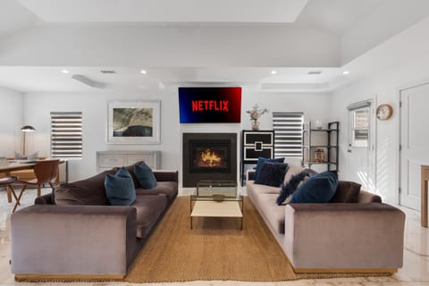 Communal lounge/ TV room, Living room, Seating area