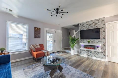 Communal lounge/ TV room, TV and multimedia, Living room, Seating area, Evening entertainment