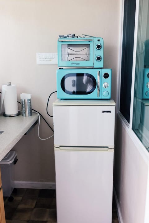 Kitchen or kitchenette, microwave, oven