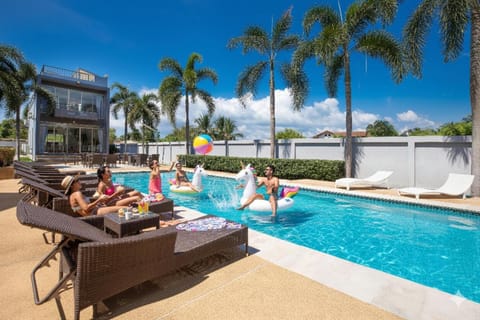 Pool view, Swimming pool, sunbed