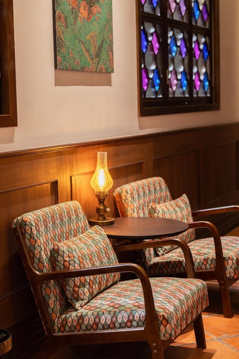 Seating area, Internal: Not applicable to any particular room