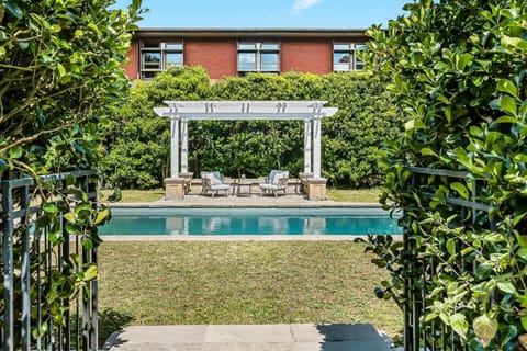 Auckland City Oasis with Pool Villa in Auckland