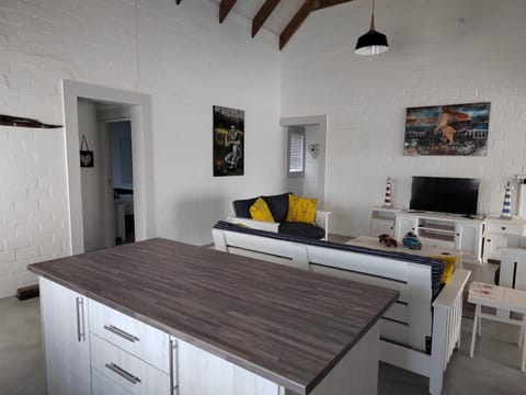 TV and multimedia, Kitchen or kitchenette, Living room, Seating area, Dining area, Evening entertainment