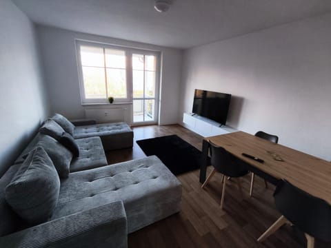 Communal lounge/ TV room, TV and multimedia, Living room, Seating area, Evening entertainment