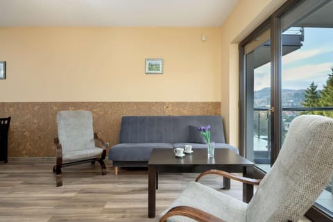 Day, Living room, Seating area