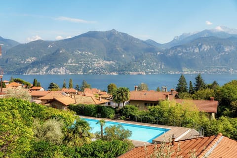 Lake view, Swimming pool
