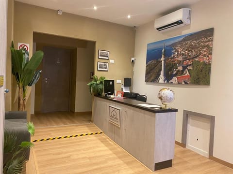 Lobby or reception, acessibility, air conditioner