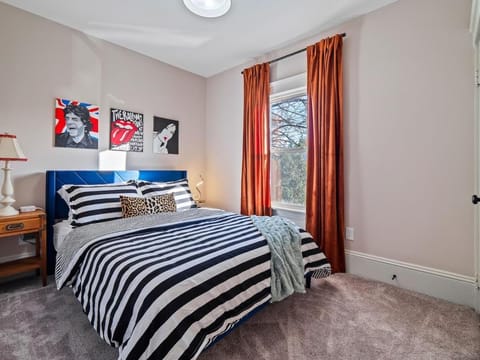 Cleveland Escape - Hot Tub - Karaoke Machine - Sleeps 12 House in Ohio City