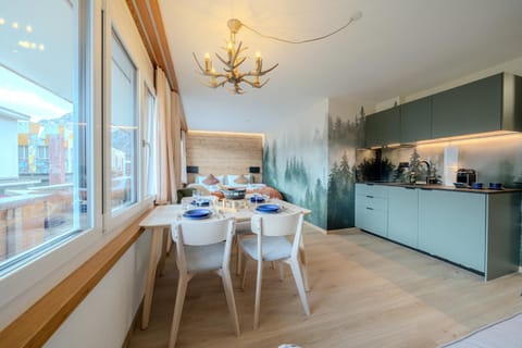 Coffee/tea facilities, Kitchen or kitchenette, Dining area