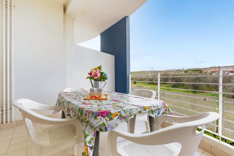 Natural landscape, Balcony/Terrace, Dining area