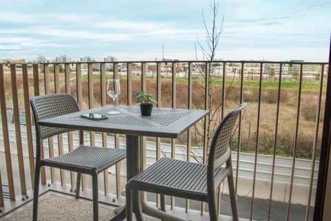 View (from property/room), Balcony/Terrace, Dining area