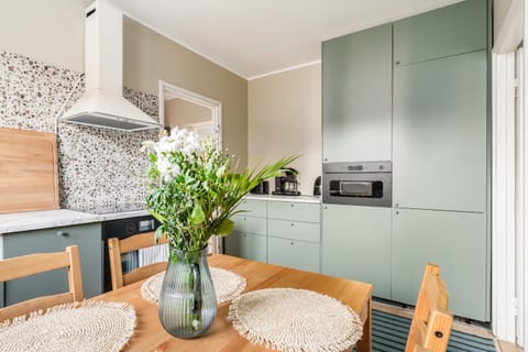 Arctic Bloom Retreat: 2BR w/ Parking Apartment in Rovaniemi