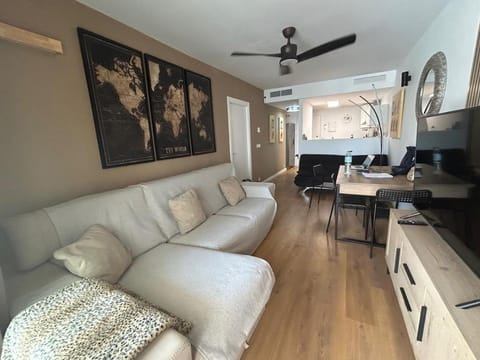 Living room, Seating area, Dining area, air conditioner