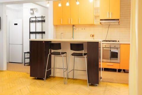 Dining area, minibar, oven