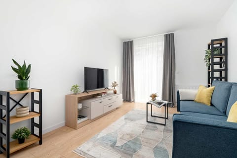 TV and multimedia, Living room, Seating area, Evening entertainment