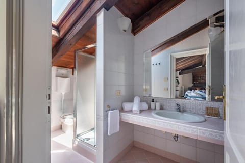 Bologna Centro 12 People and Terrace over 170 mq Apartment in Bologna