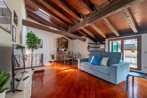 Bologna Centro 12 People and Terrace over 170 mq Apartment in Bologna