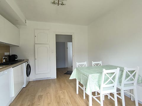 Kitchen or kitchenette, kitchen, kitchen