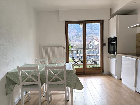 Coffee/tea facilities, Kitchen or kitchenette, dishwasher, microwave, oven, stove, stove, toaster, toaster, towels, towels, washing machine, washing machine, kitchen, kitchen