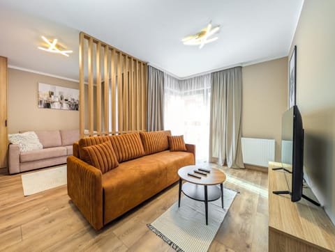 Communal lounge/ TV room, TV and multimedia, Living room, Seating area, Evening entertainment