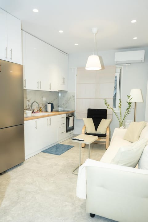 Kitchen or kitchenette, Living room, Seating area, oven, stove