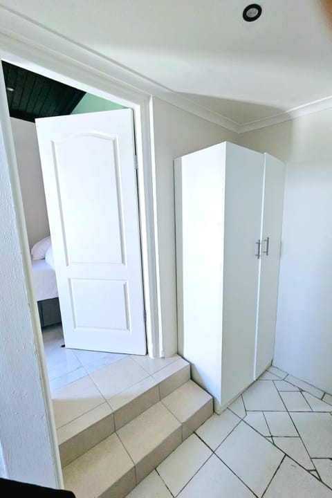 Evernice Guest House Bed and Breakfast in Cape Town