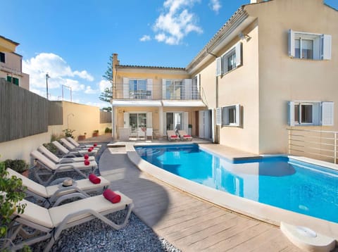 Facade/entrance, Off site, Balcony/Terrace, Swimming pool, sunbed
