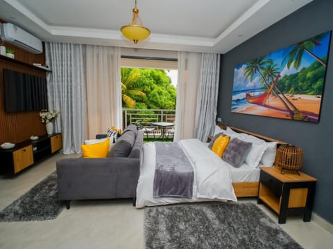 Bed, TV and multimedia, Living room, Photo of the whole room, Seating area, Bedroom