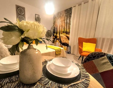 Bed, Living room, Seating area, Dining area, Bedroom