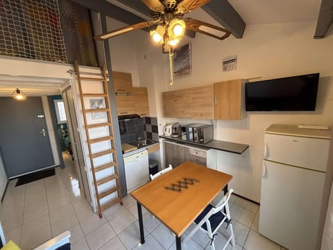 TV and multimedia, Living room, Dining area