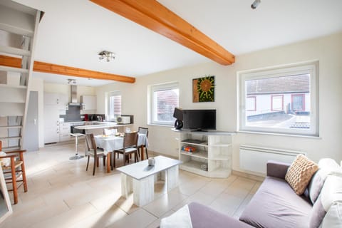 TV and multimedia, Kitchen or kitchenette, Living room, Dining area