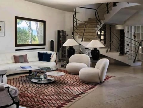 Living room, Seating area