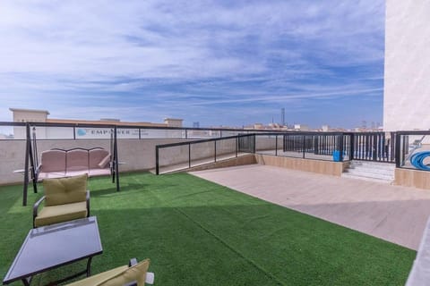 Free housekeeping visits during your stay - StayShort - Stunning 2BR Apartment in Jebel Ali Village Apartment in Dubai