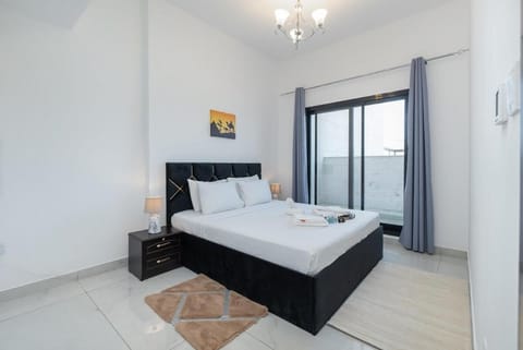 Free housekeeping visits during your stay - StayShort - Stunning 2BR Apartment in Jebel Ali Village Apartment in Dubai