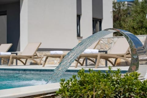 Day, Pool view, Swimming pool, sunbed