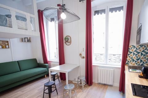 Le Petit Dedieu" Appartement cosy rénové pour 4 personnes Proche de Ch Apartment in Villeurbanne