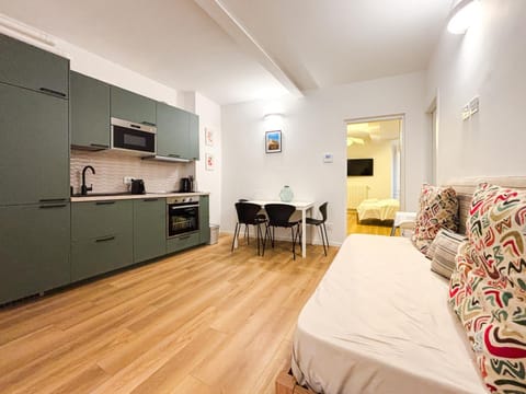 Kitchen or kitchenette, Living room, Seating area, Dining area, dishwasher, oven, stove