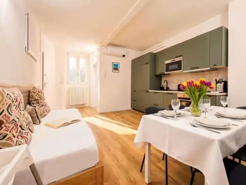 Neighbourhood, Kitchen or kitchenette, Living room, Dining area, Lunch, dishwasher, oven, stove, kitchen, air conditioner