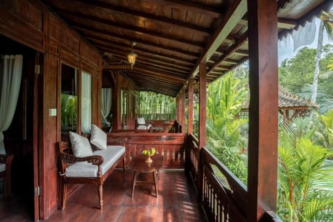 Day, View (from property/room), Balcony/Terrace, Living room, Seating area, Dining area