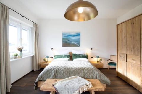 Bed, Bedroom, Mountain view