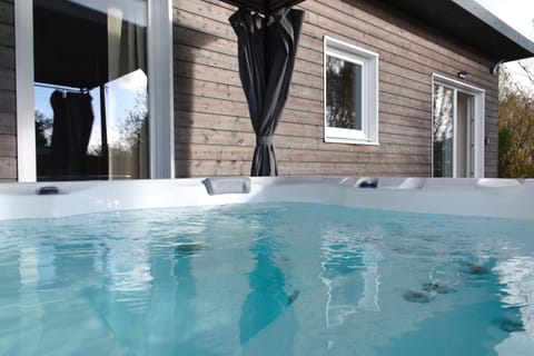 Hot Tub, Spa and wellness centre/facilities