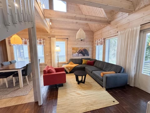 Living room, Photo of the whole room, Seating area, Dining area