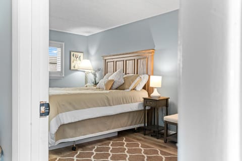 Bayfront 2Bed2Bath Condo Near OC Convention Center House in Isle of Wight Bay