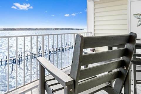 Bayfront 2Bed2Bath Condo Near OC Convention Center House in Isle of Wight Bay
