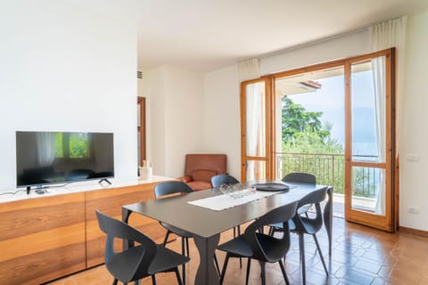 TV and multimedia, Living room, Lake view