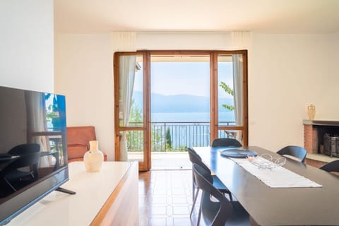 Living room, Lake view, Lake view