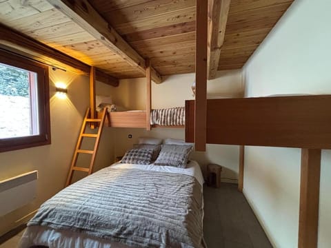 Bed, Photo of the whole room, Bedroom, bunk bed